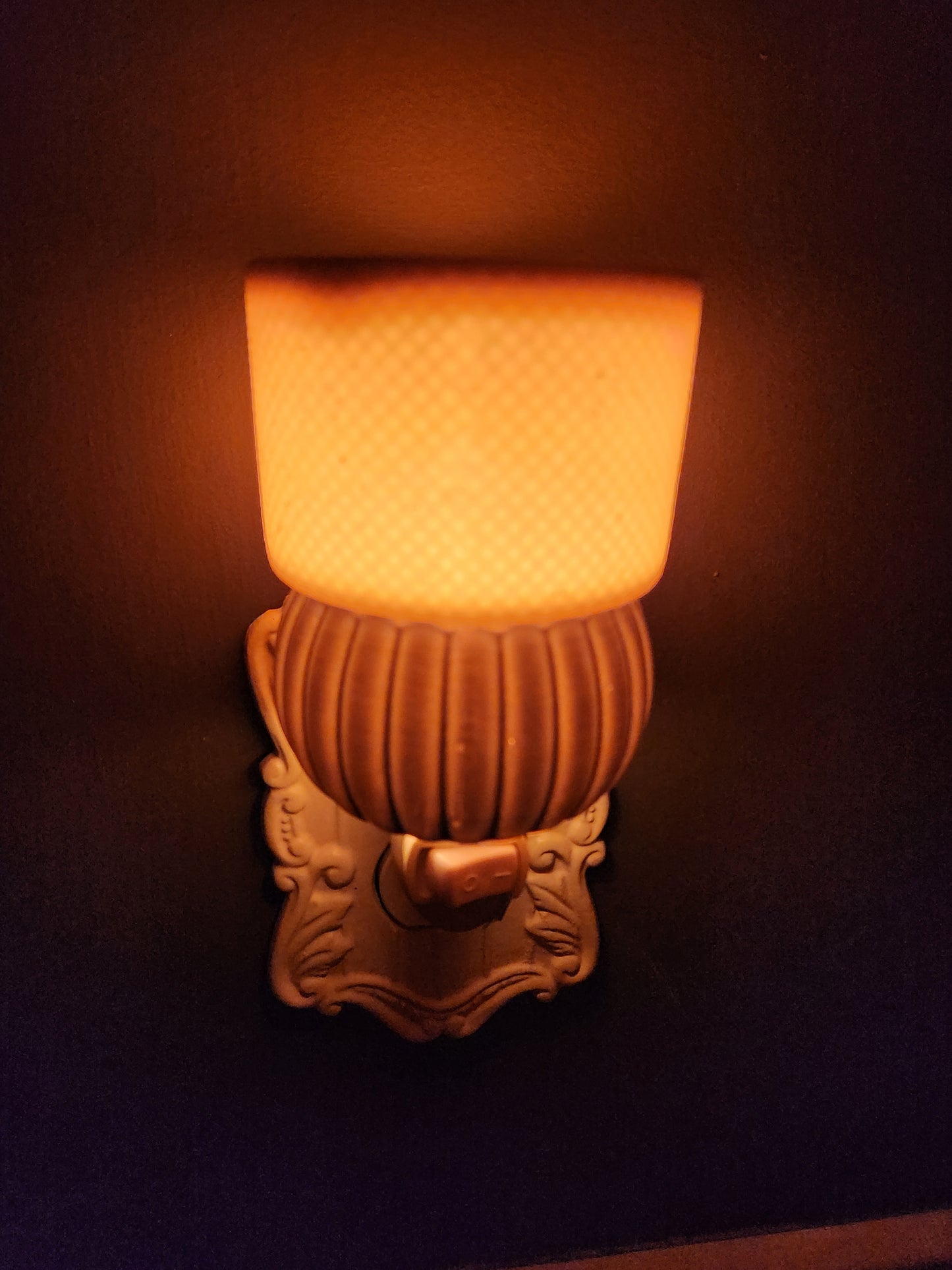 Wax Warmer - Luxe Lamp Pluggable Wax Warmer